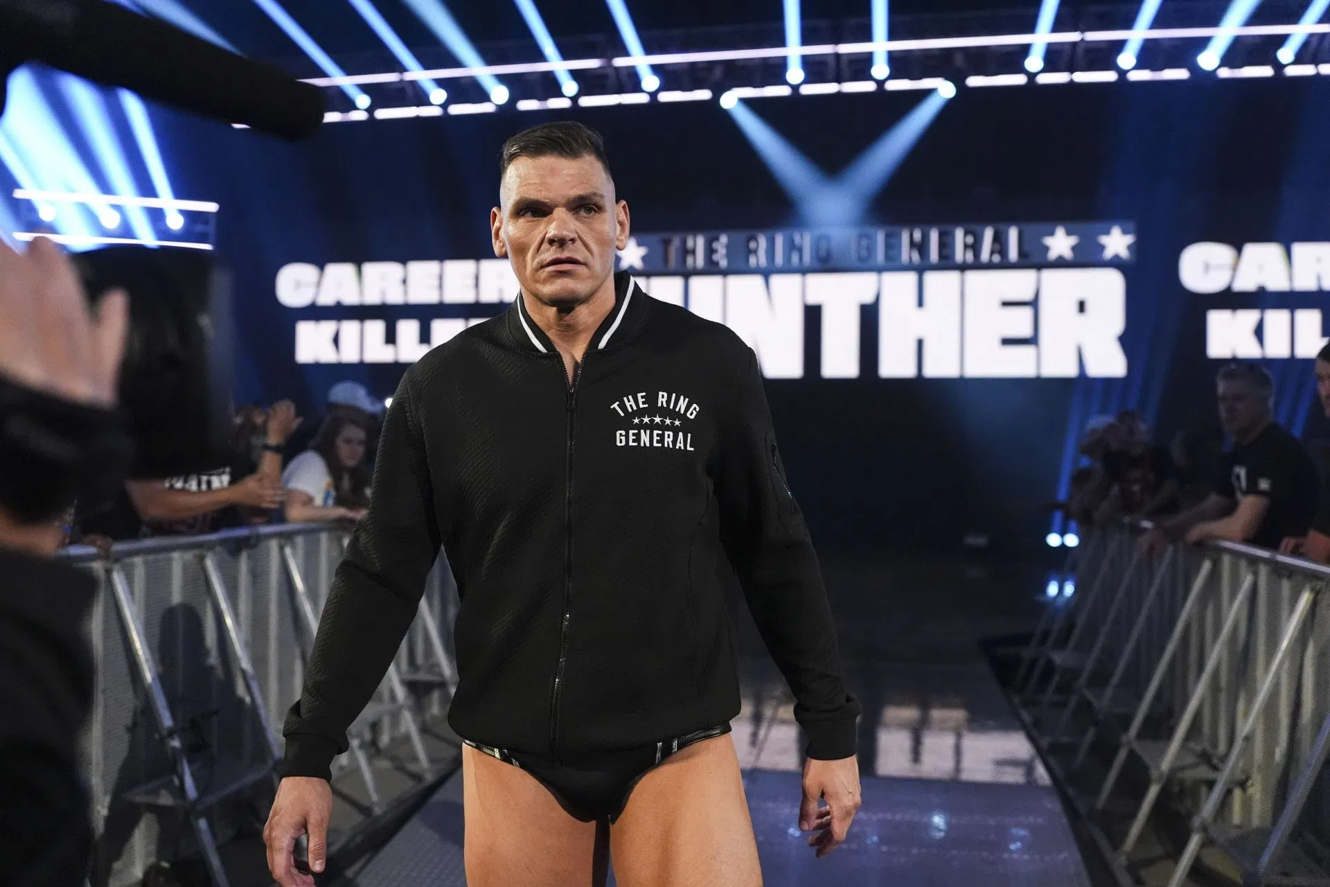 Gunther deixa uma mensagem de três palavras antes de sua próxima luta pelo Undisputed WWE Championship contra Cody Rhodes