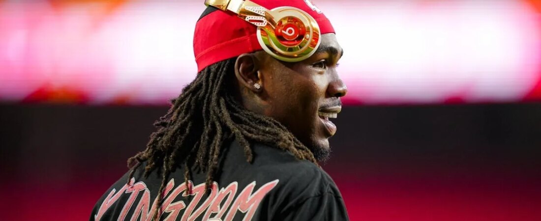 Chiefs WR Rashee Rice é libertado após 30 dias de prisão