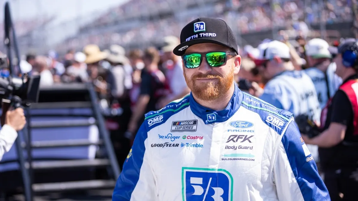 Chris Buescher assina extensão com RFK Racing