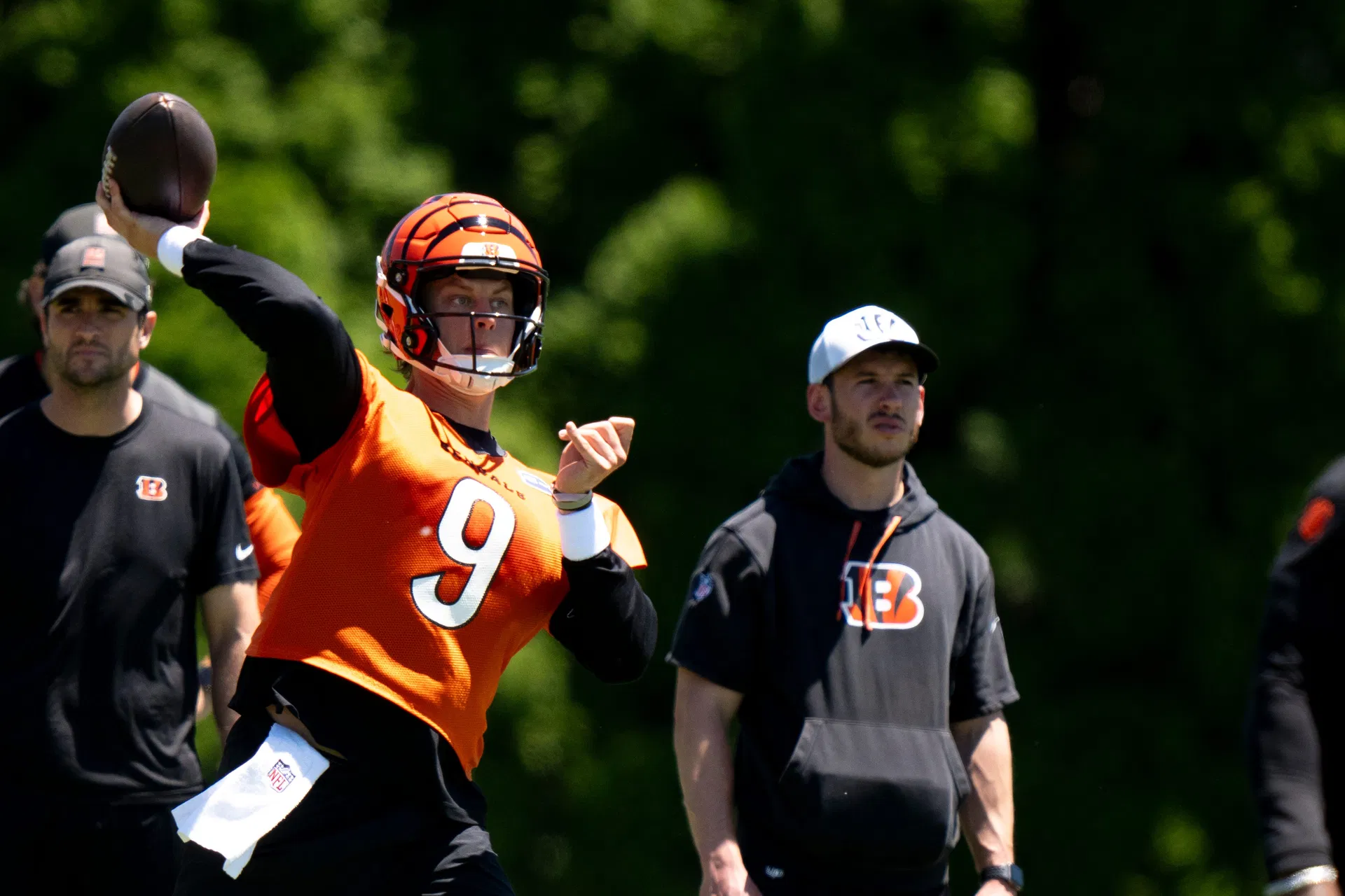 “Temporada perdida. 9 foi lavada”: os fãs da NFL criticam Joe Burrow por ter sido escolhido enquanto miravam em Tee Higgins no minincamp de Bengals