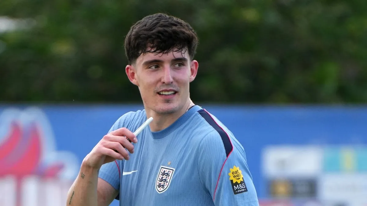 Inglaterra substitui Tino Livramento (panturrilha) por Trevoh Chalobah