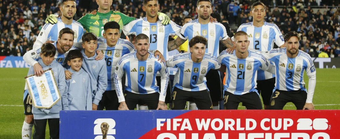A Argentina liderada por Lionel Messi toma a decisão sobre sua dupla de zagueiros antes da estreia da Copa do Mundo da FIFA contra a Argélia: Relatórios