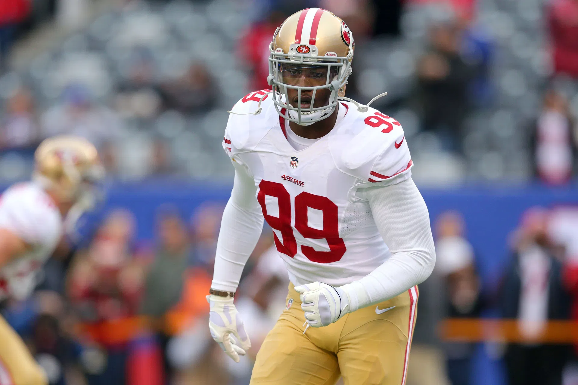 “Aldon Smith bebeu e drogou a maior parte de sua vida”: Jason Whitlock critica a família do ex-49ers DE por culpar CTE pela morte trágica